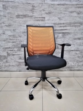 Кресло Barneo K-138 для персонала (черная ткань оранжевая сетка) в Реже - rezh.mebel-74.com | фото